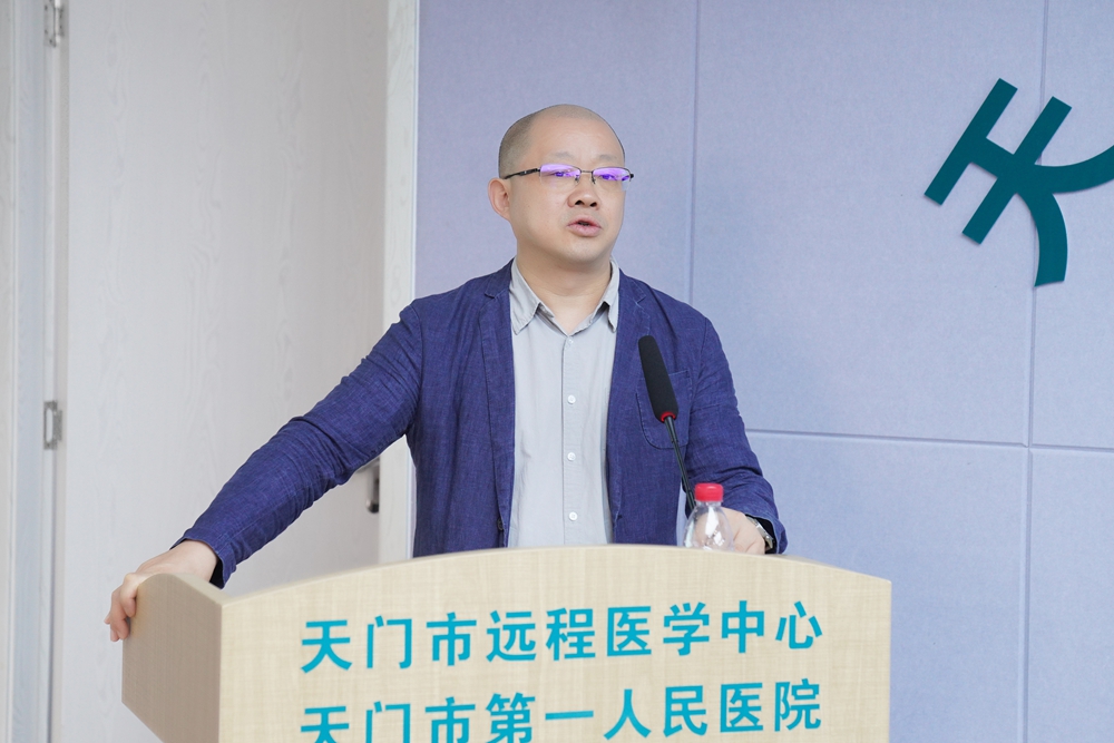 罗顺祥教授详细介绍了天门市第一人民医院肺癌的规范化诊疗质量控制试点工作情况。.jpg