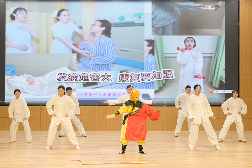 1734058558975395.jpg 情景剧《西游记前传之孙悟空勤学苦练学康复》(出演科室:呼吸与危重症医学科2区) .JPG