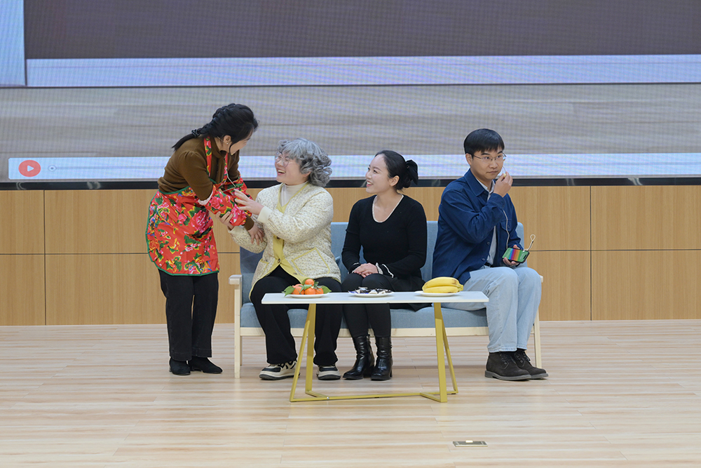 1734058687446377.jpg 情景剧《隔山打“瘤”》(出演科室:妇科).JPG