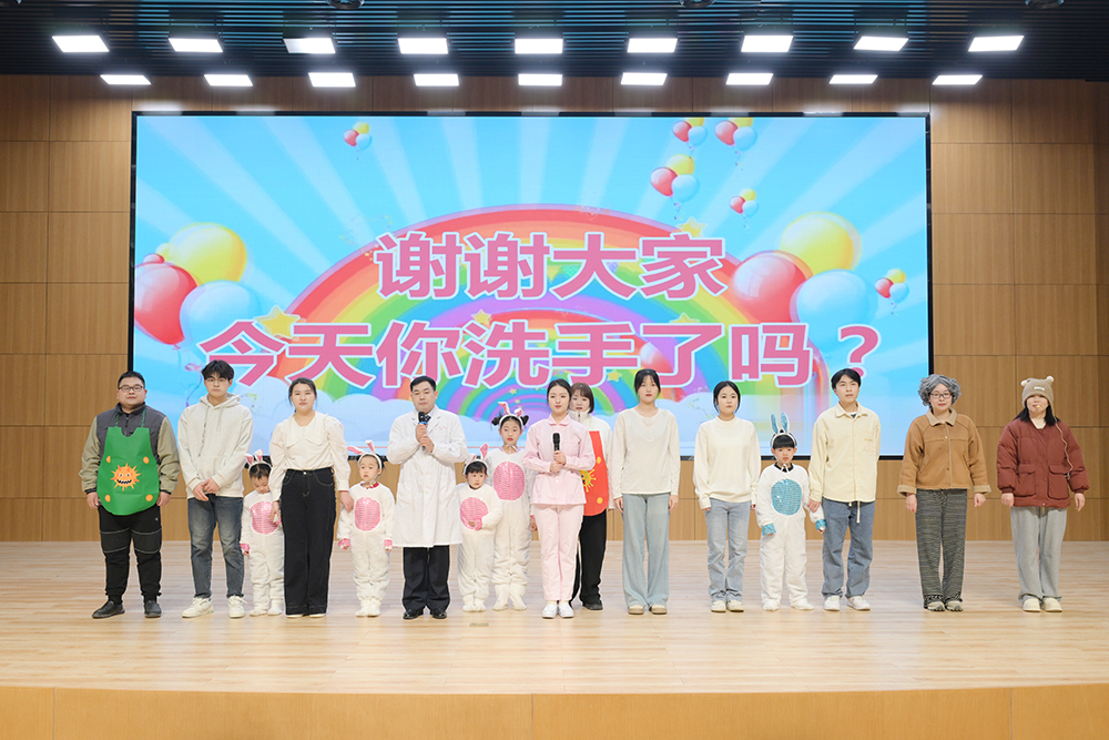 1734058968247844.jpg 情景剧《“手”护新生,守护未来》(出演科室:新生儿科).JPG