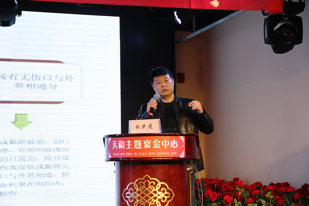 天门一医骨科2区白笋蓬主任进行健康知识讲座.jpg