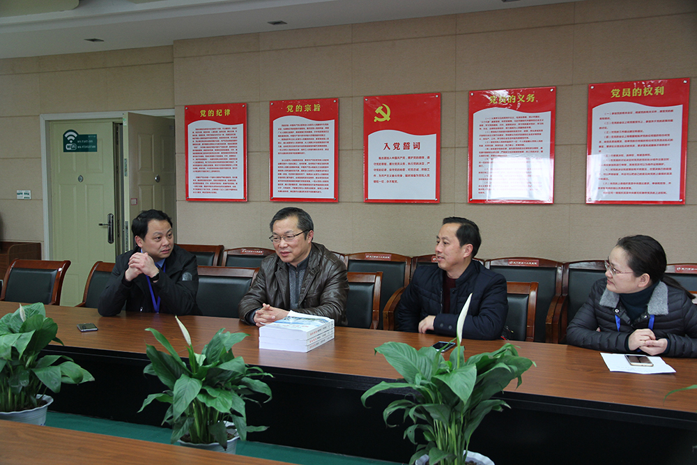 5.天门一医副院长魏辉(左一)与广水市第一人民医院副院长胡汉林(左二)、外联办主任何亚凌(左三)亲切交流.JPG