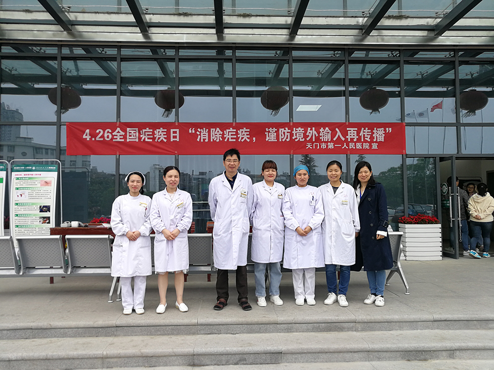 义诊结束后医务人员合影.jpg