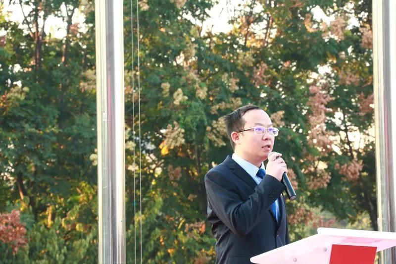党委委员、纪委书记陈伯勋主持仪式.jpg