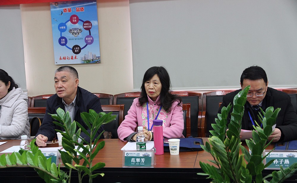 5-3.武汉大学人民医院范翠芳主任现场点评.JPG