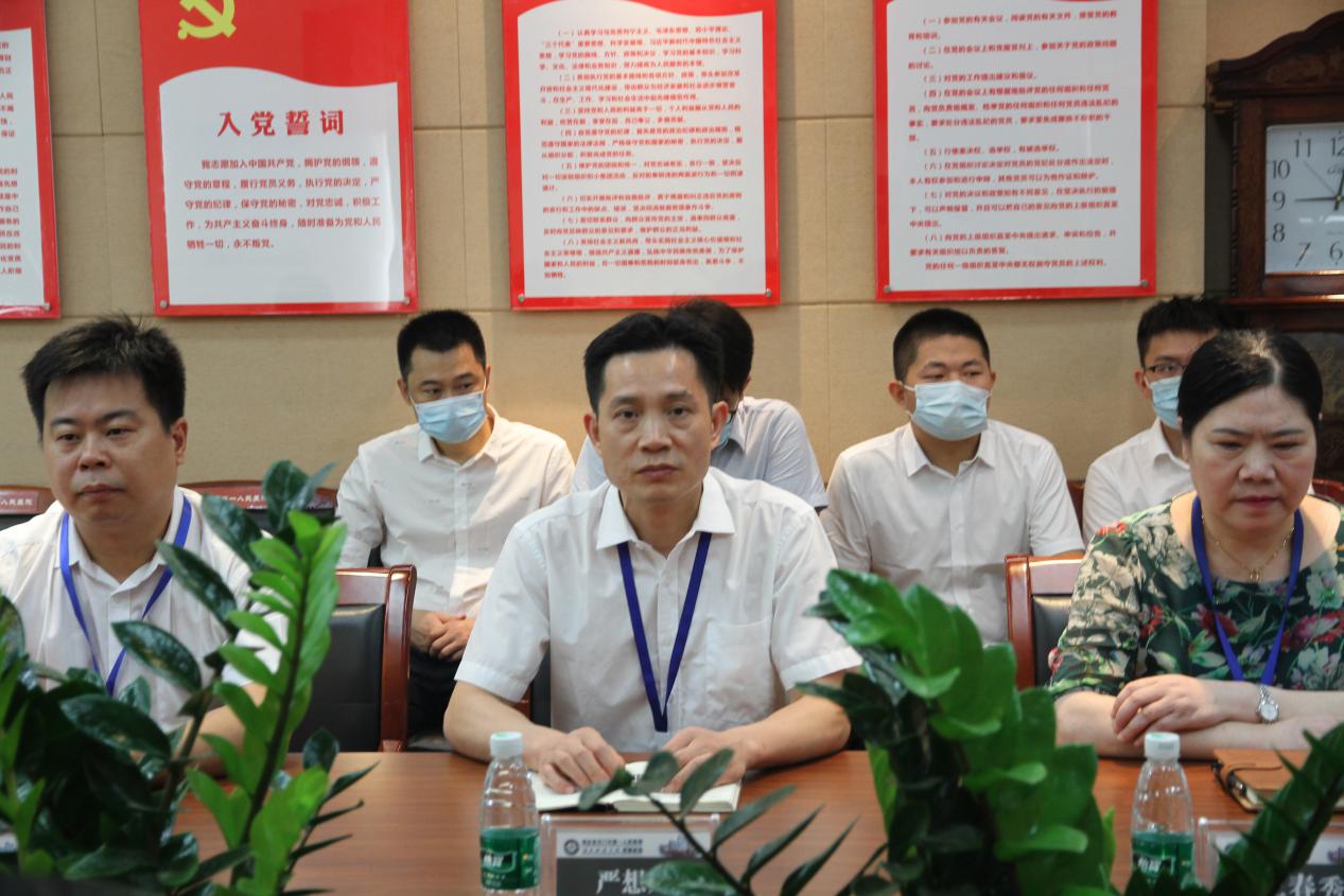 3.天门一医院长严想元致辞.jpg