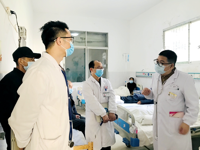 陈礼学主任3_小图.jpg