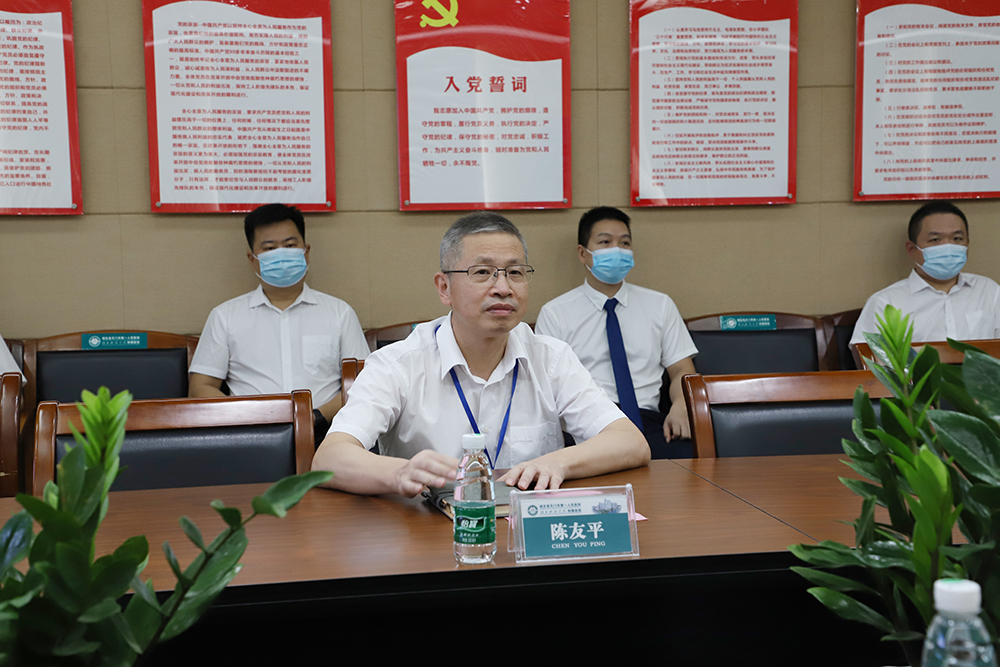 党委副书记、副院长陈友平.JPG
