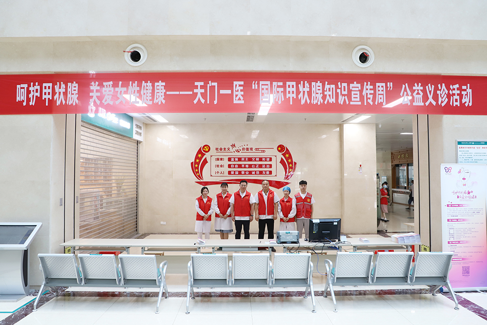 人员合影 (1).JPG