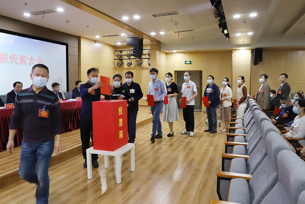 天门一医红十字会会员代表投票.JPG