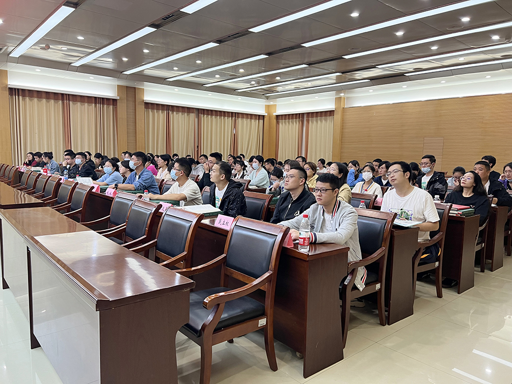 1-2.会议现场 (2).JPG