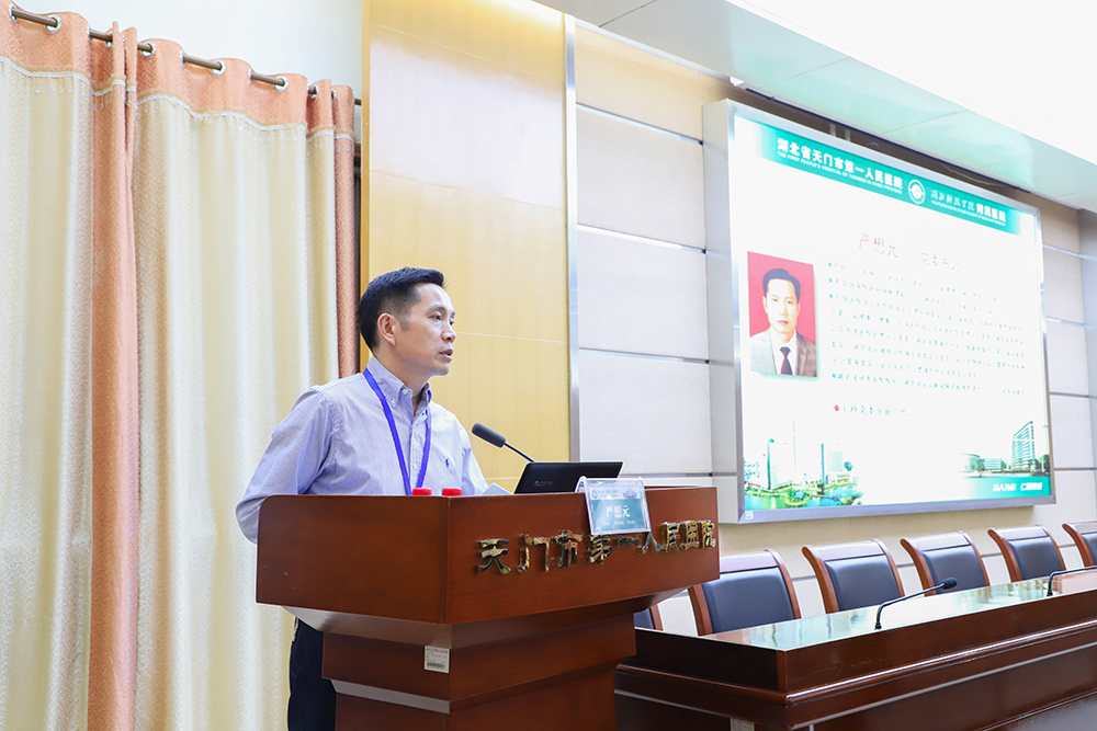 2.党委书记严想元授课.JPG