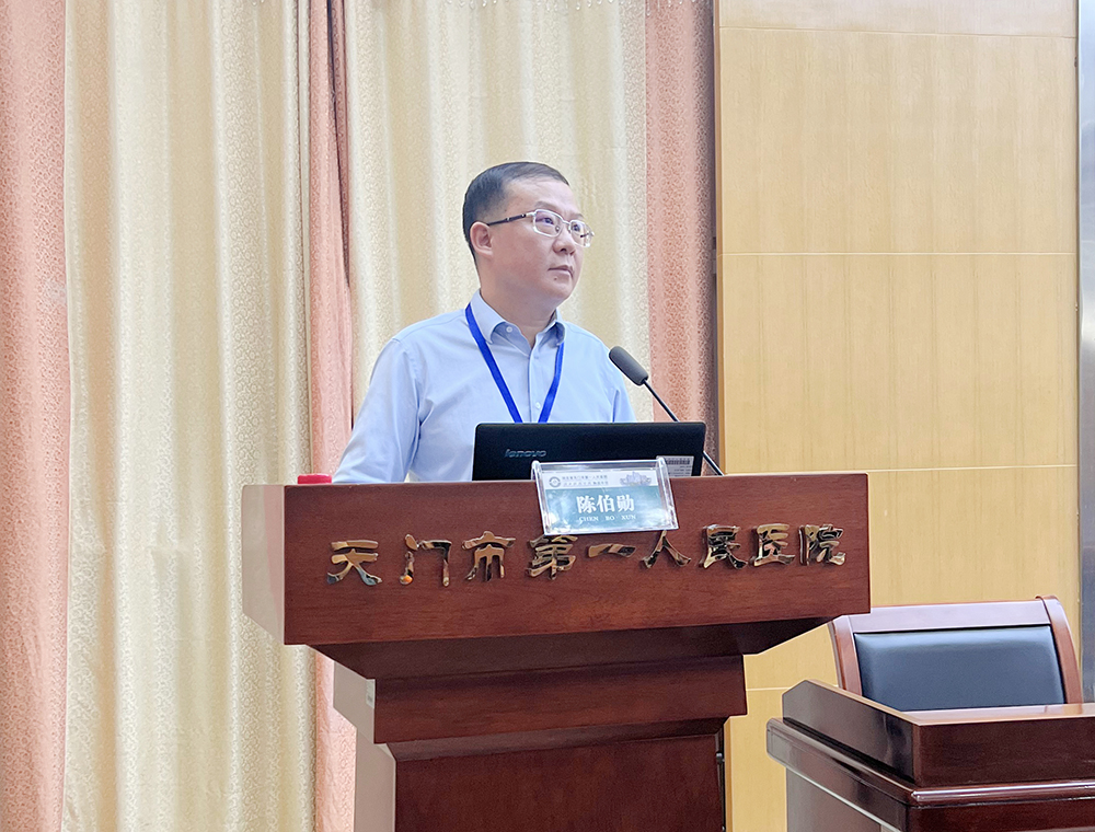 5.党委委员、纪委书记陈伯勋授课.JPG