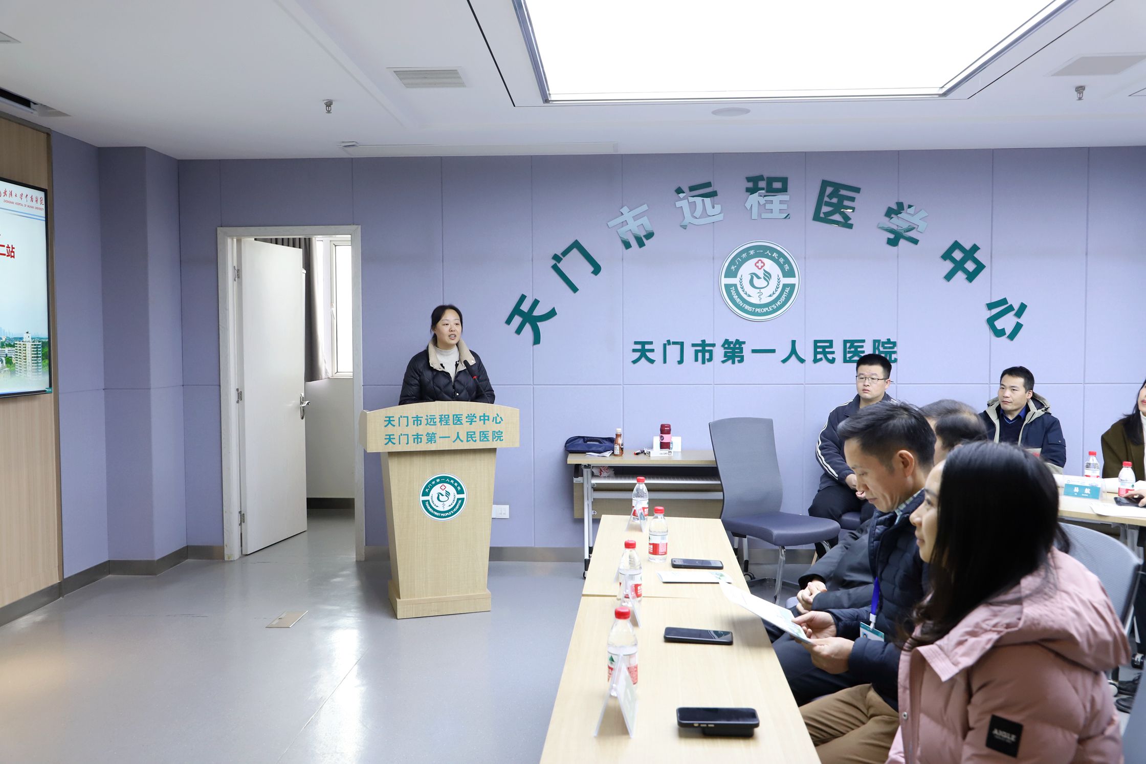 1王莹主持培训会.jpg