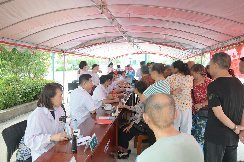 1.义诊现场 (1).JPG