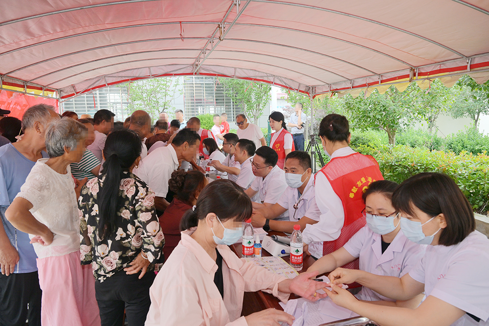 1.义诊现场 (2).JPG