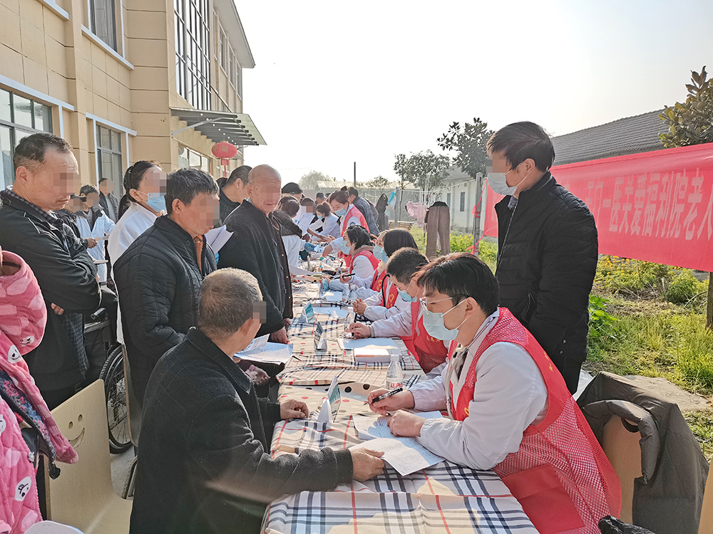 1.义诊巡诊现场 (2).jpg