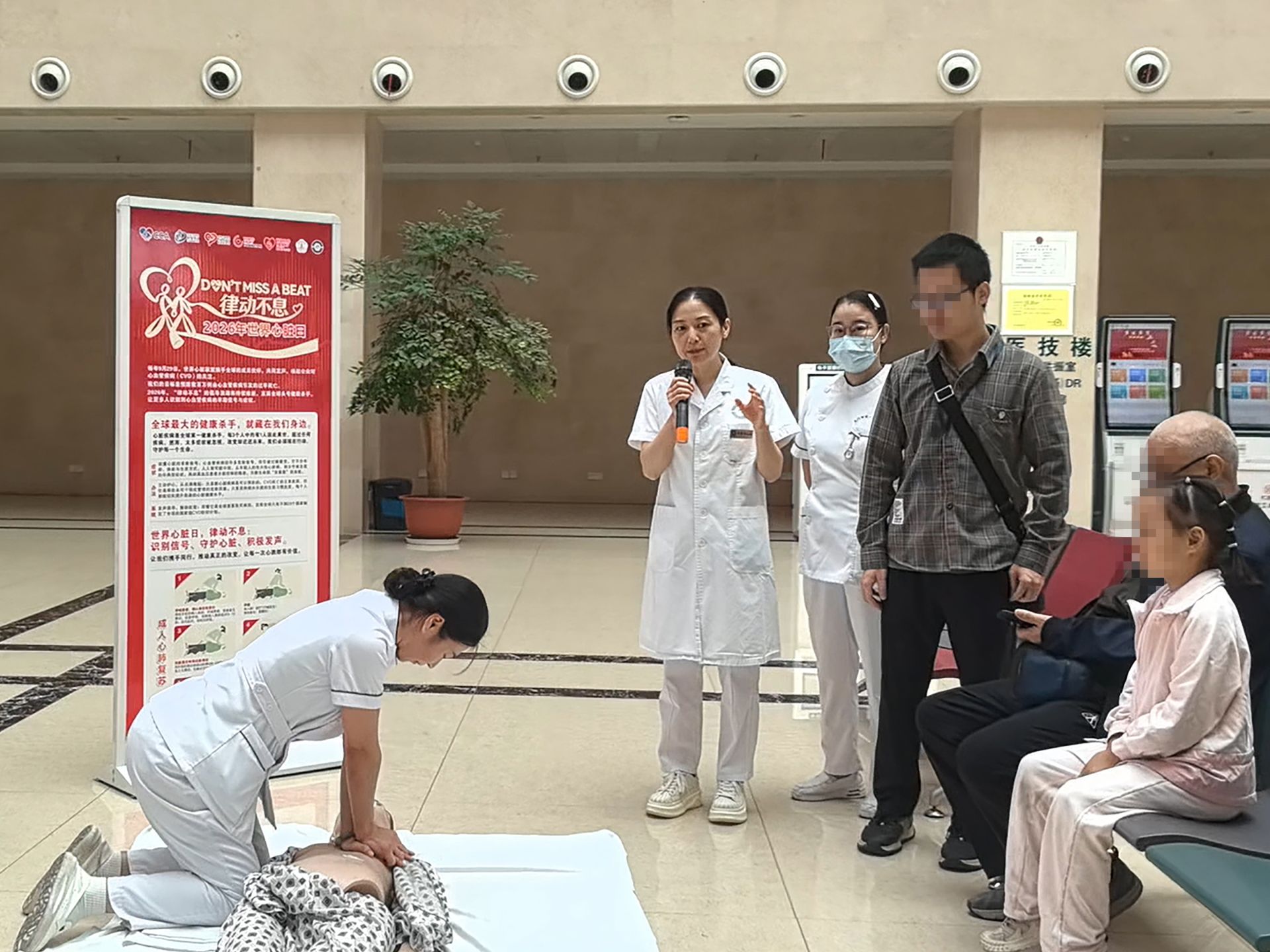 心肺复苏操作演示 (2).jpg