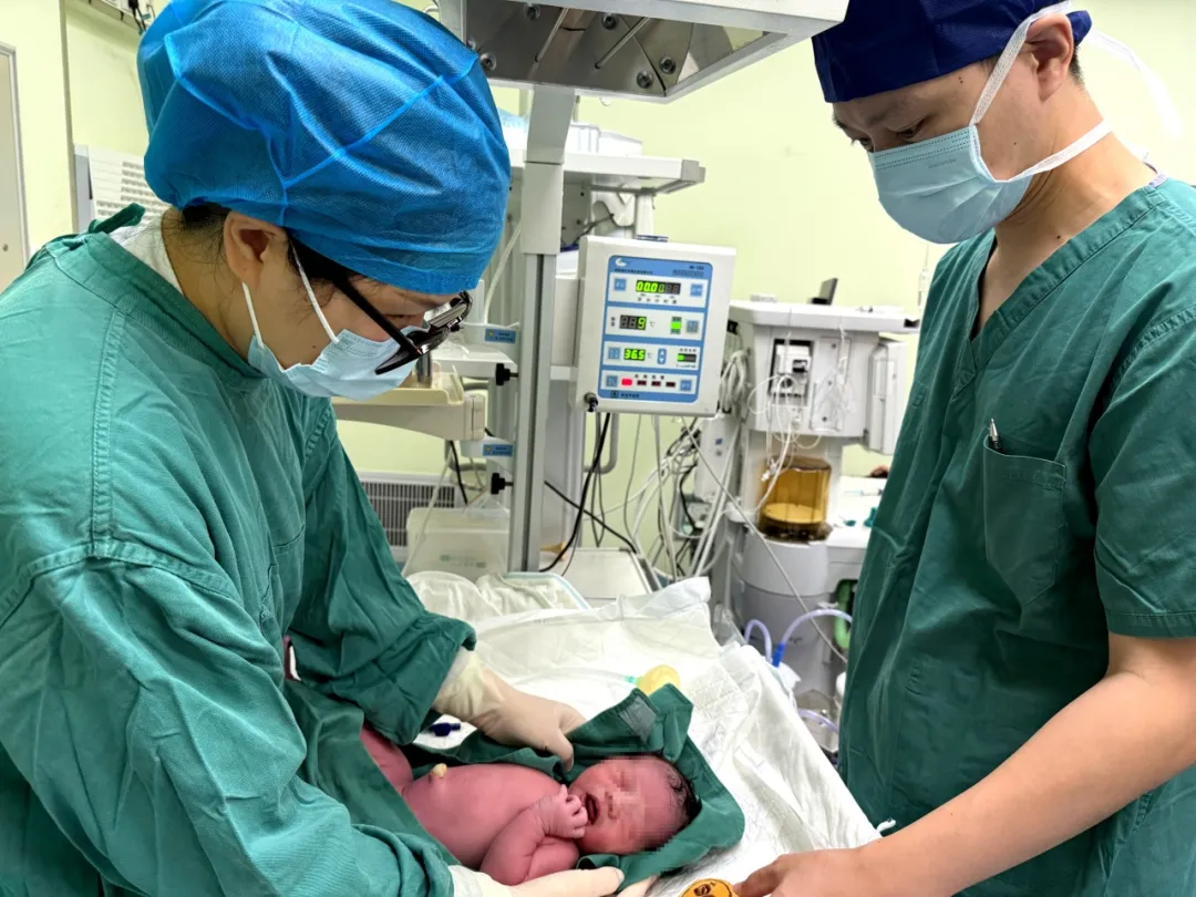 【月圆中秋 喜遇新生】天门一医第一位“中秋限定”小天使赶来团圆啦！..