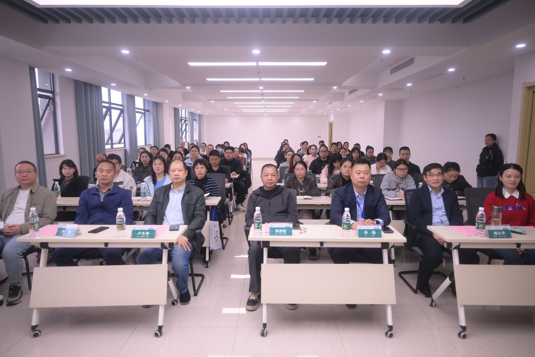 全市老年期痴呆防治全病程管理服务促进行动培训班在天门一医举办..